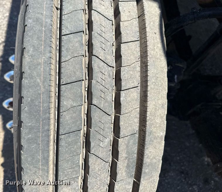 image for item EG6075 2004 Sterling Truck L7501 oil distributor truck