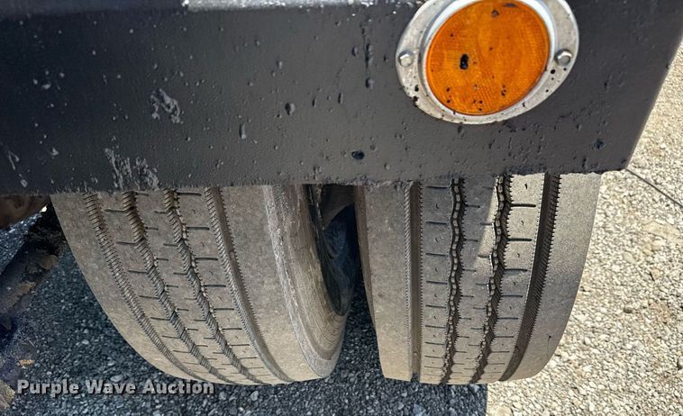 image for item EG6075 2004 Sterling Truck L7501 oil distributor truck