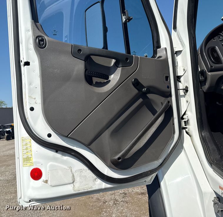 image for item EG6147 2012 Freightliner Business Class M2 utility / service truck