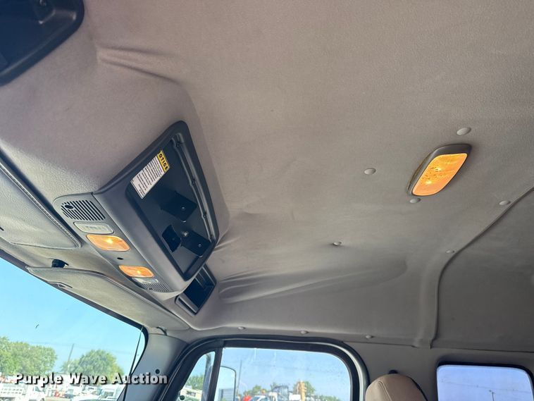 image for item EG6147 2012 Freightliner Business Class M2 utility / service truck