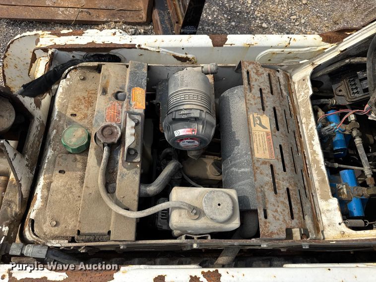 image for item EH7465 2005 Bobcat MT55 compact utility loader