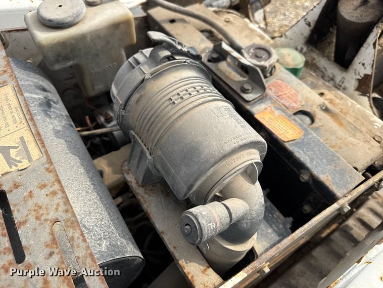 image for item EH7465 2005 Bobcat MT55 compact utility loader