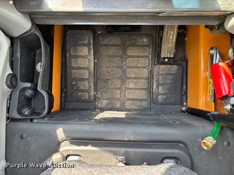 image for item EJ7657 2023 Case SV280B skid steer loader