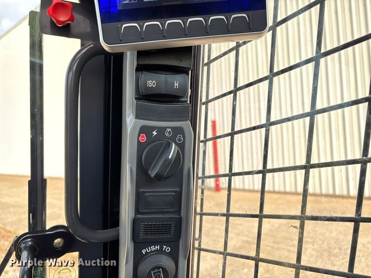 image for item EJ7657 2023 Case SV280B skid steer loader