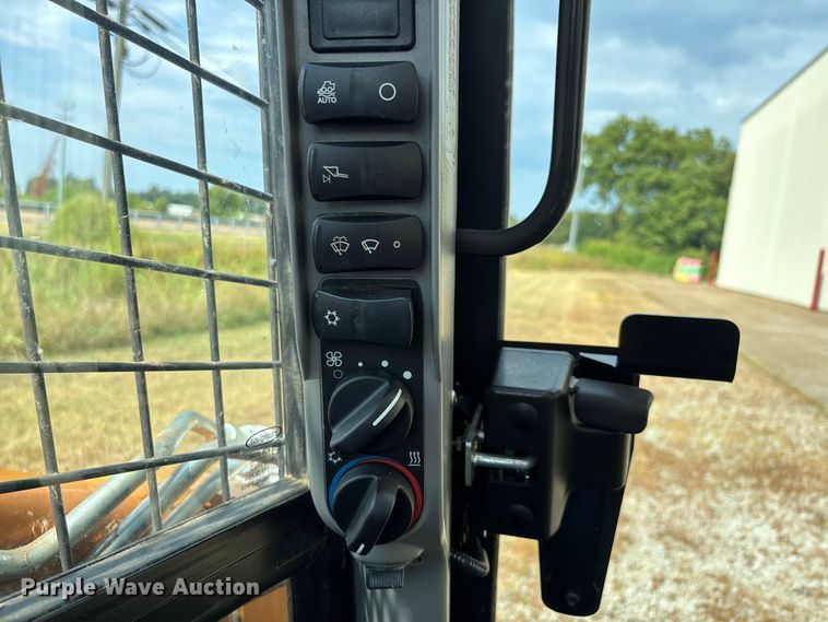 image for item EJ7657 2023 Case SV280B skid steer loader