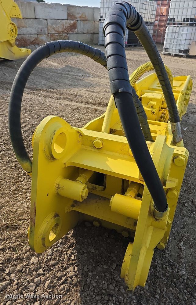 image for item EK5439 NPK GH18 breaker