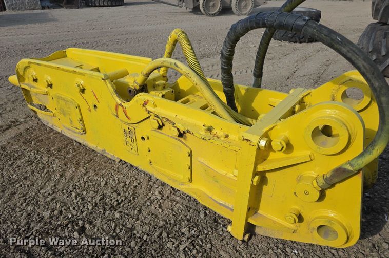 image for item EK5439 NPK GH18 breaker