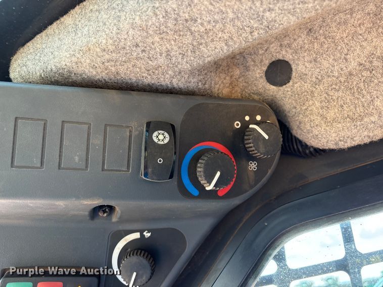 image for item EM0593 2017 John Deere 317G tracked skid steer loader