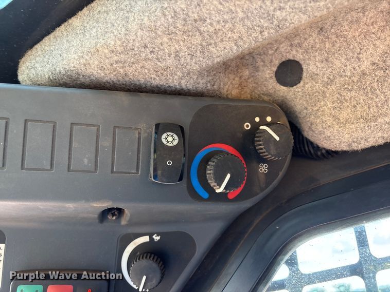 image for item EM0593 2017 John Deere 317G tracked skid steer loader