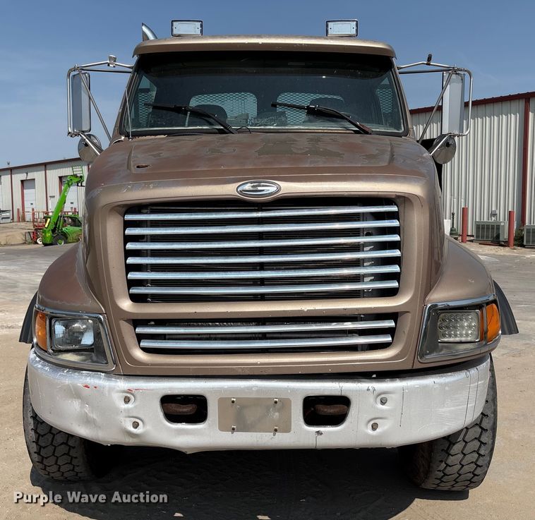 image for item EM2358 2000 Sterling Truck L9513 flatbed truck