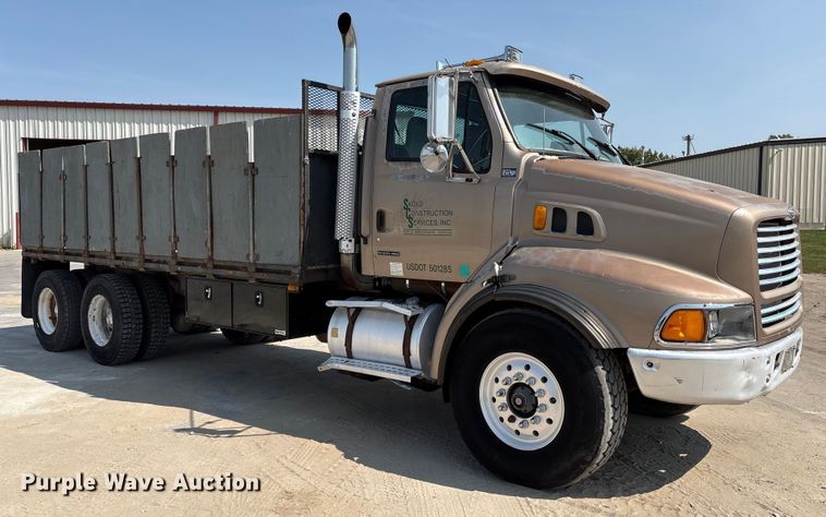 image for item EM2358 2000 Sterling Truck L9513 flatbed truck