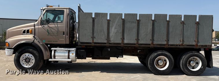 image for item EM2358 2000 Sterling Truck L9513 flatbed truck