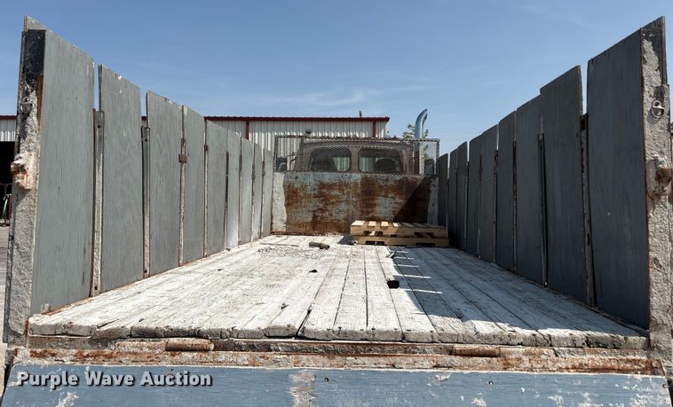 image for item EM2358 2000 Sterling Truck L9513 flatbed truck