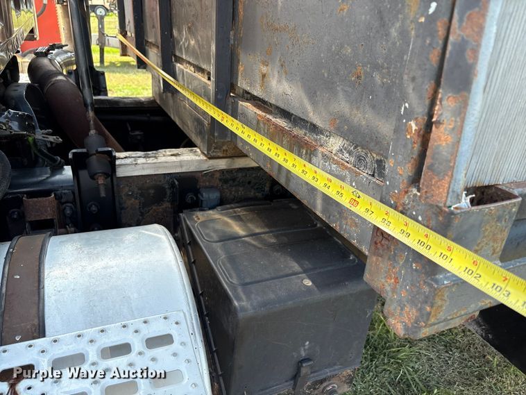 image for item EM2358 2000 Sterling Truck L9513 flatbed truck