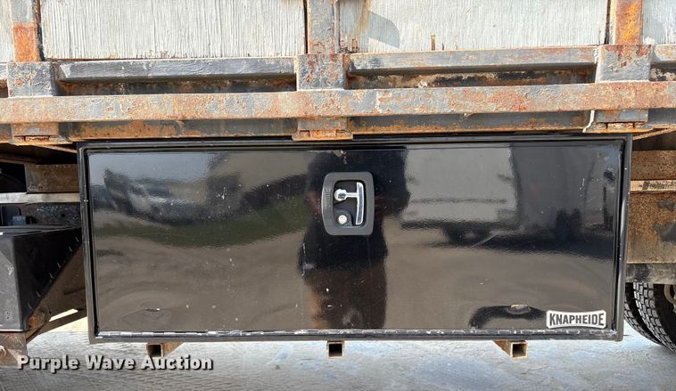 image for item EM2358 2000 Sterling Truck L9513 flatbed truck