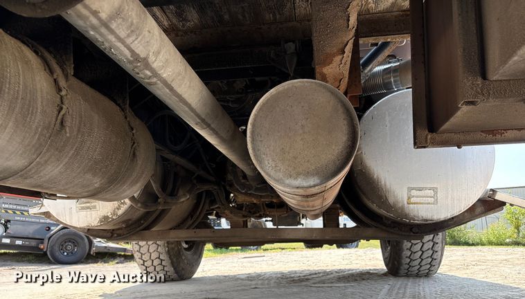 image for item EM2358 2000 Sterling Truck L9513 flatbed truck