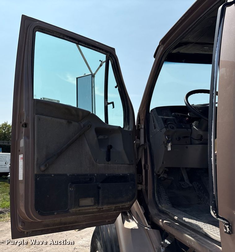 image for item EM2358 2000 Sterling Truck L9513 flatbed truck