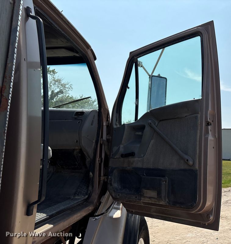 image for item EM2358 2000 Sterling Truck L9513 flatbed truck