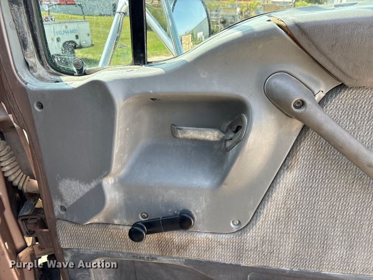 image for item EM2358 2000 Sterling Truck L9513 flatbed truck