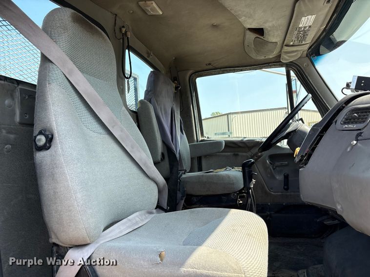 image for item EM2358 2000 Sterling Truck L9513 flatbed truck