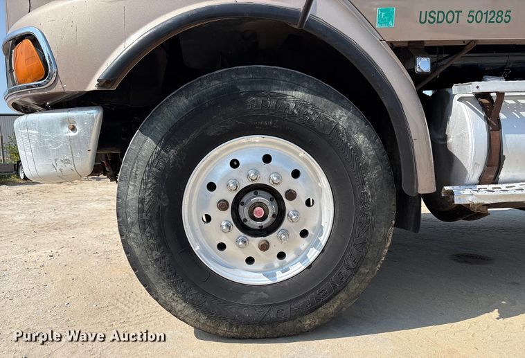 image for item EM2358 2000 Sterling Truck L9513 flatbed truck