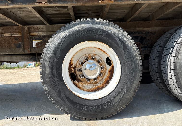 image for item EM2358 2000 Sterling Truck L9513 flatbed truck