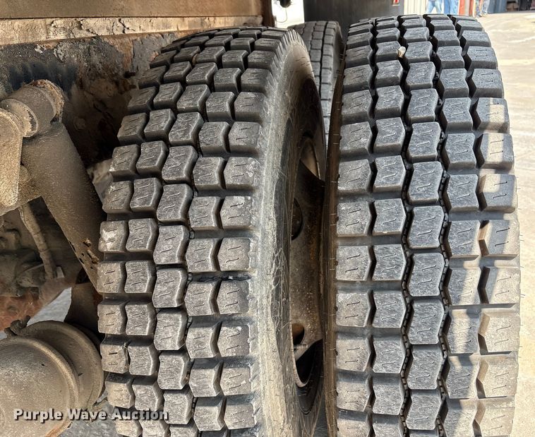 image for item EM2358 2000 Sterling Truck L9513 flatbed truck