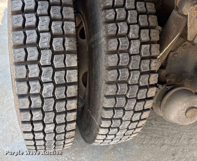 image for item EM2358 2000 Sterling Truck L9513 flatbed truck