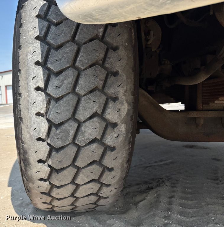 image for item EM2358 2000 Sterling Truck L9513 flatbed truck