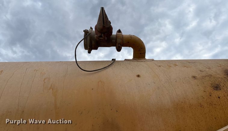 image for item EM5059 1977 Caterpillar 631D water wagon