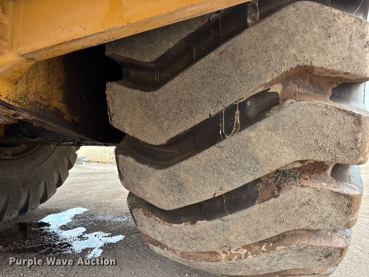 image for item EM5059 1977 Caterpillar 631D water wagon