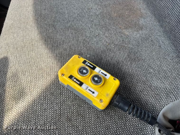 image for item EM8094 2005 International 4300 SBA 4x2 dump truck