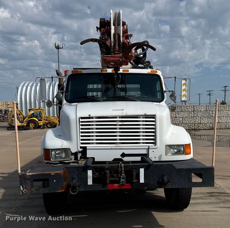 image for item EM8096 1995 International 4900 digger derrick truck