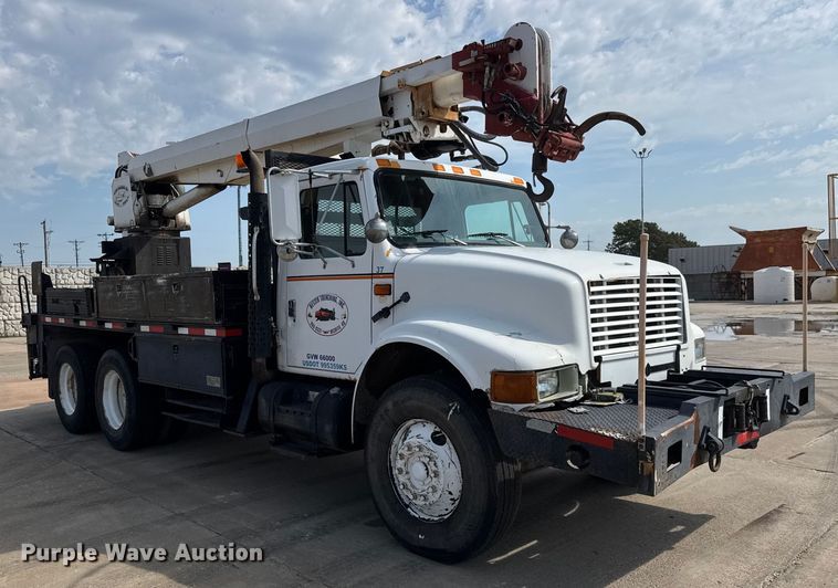 image for item EM8096 1995 International 4900 digger derrick truck