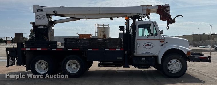 image for item EM8096 1995 International 4900 digger derrick truck