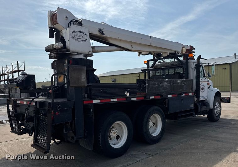 image for item EM8096 1995 International 4900 digger derrick truck