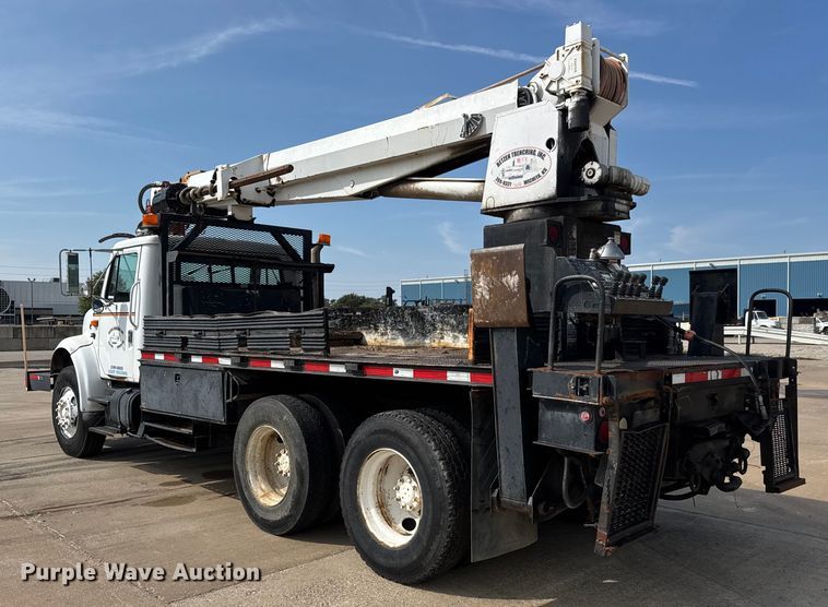 image for item EM8096 1995 International 4900 digger derrick truck