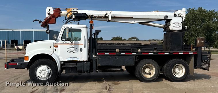 image for item EM8096 1995 International 4900 digger derrick truck