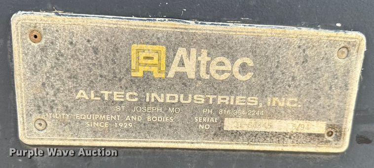 image for item EM8096 1995 International 4900 digger derrick truck