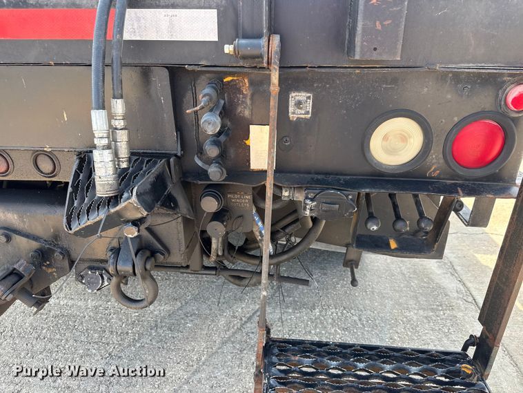 image for item EM8096 1995 International 4900 digger derrick truck