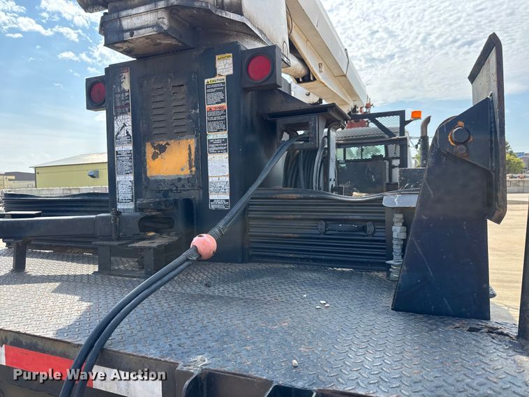 image for item EM8096 1995 International 4900 digger derrick truck