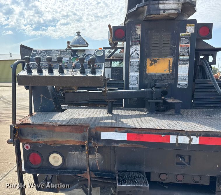 image for item EM8096 1995 International 4900 digger derrick truck