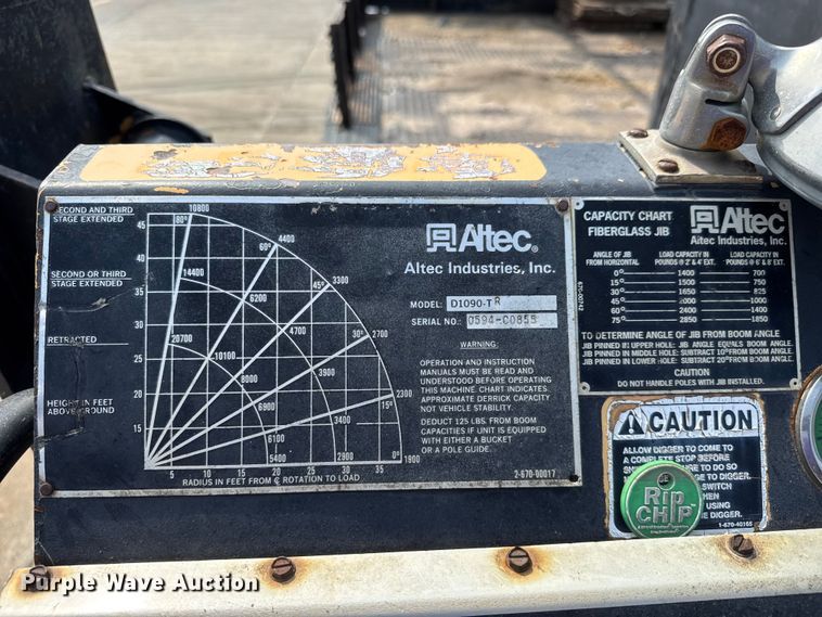 image for item EM8096 1995 International 4900 digger derrick truck