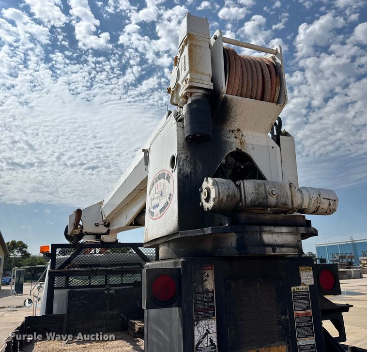 image for item EM8096 1995 International 4900 digger derrick truck