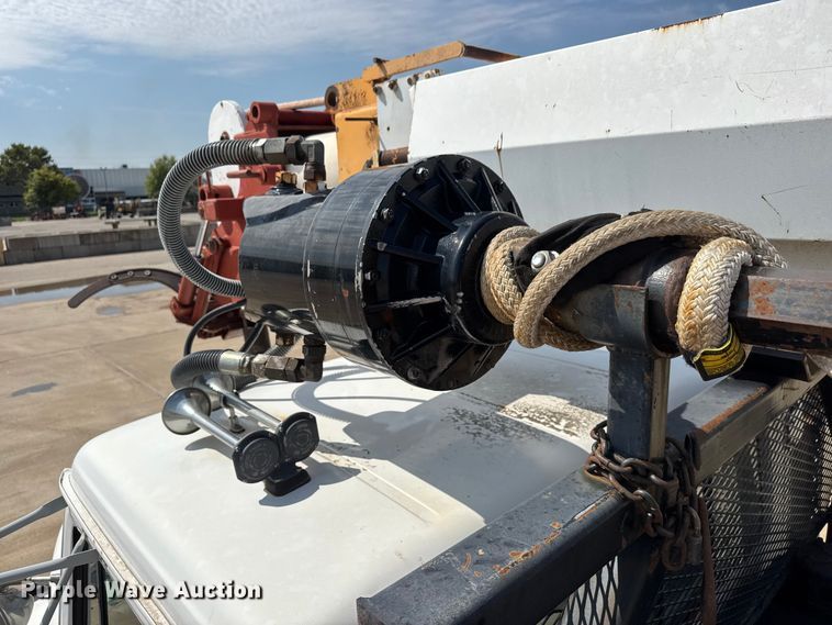 image for item EM8096 1995 International 4900 digger derrick truck