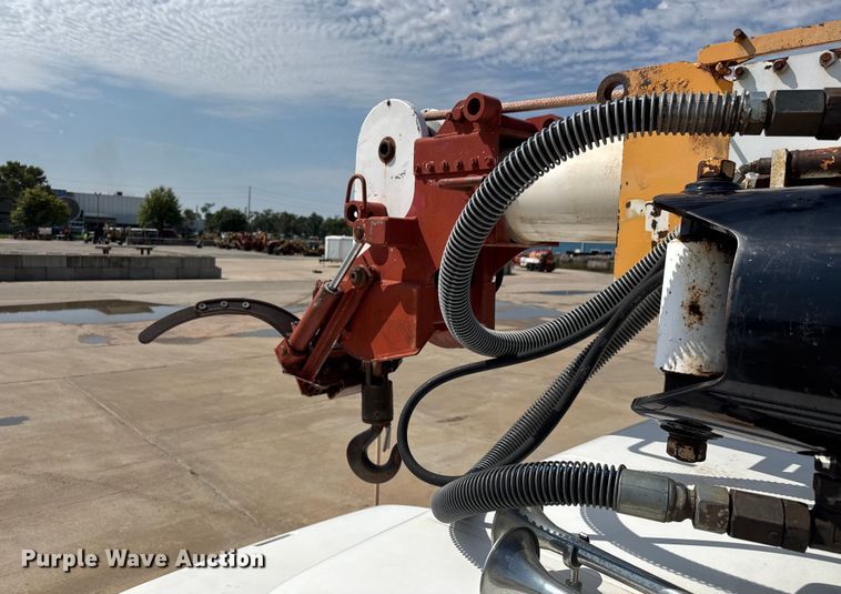 image for item EM8096 1995 International 4900 digger derrick truck