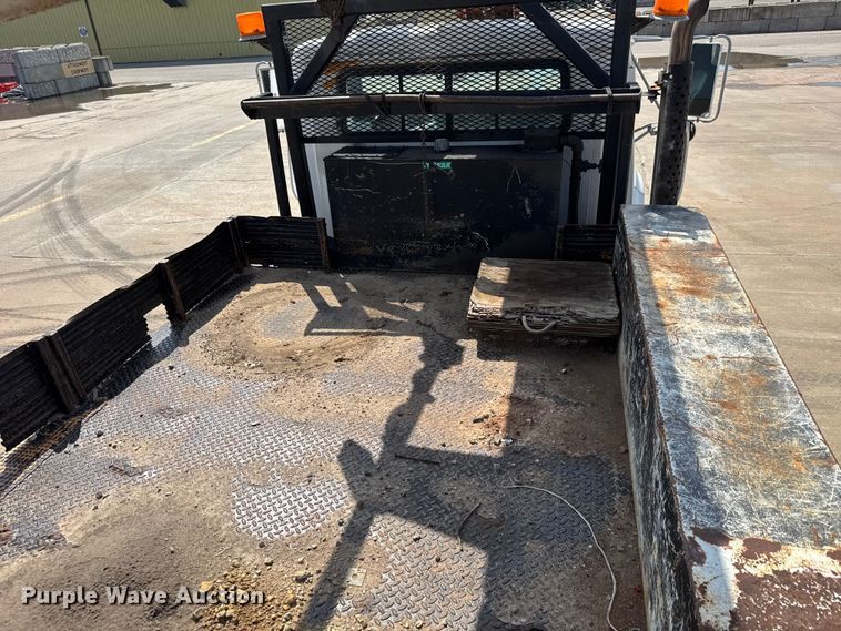 image for item EM8096 1995 International 4900 digger derrick truck