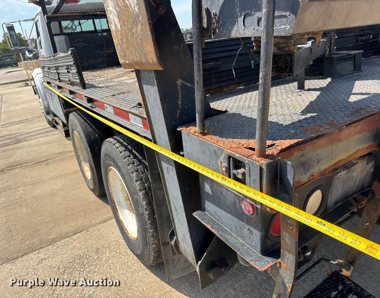 image for item EM8096 1995 International 4900 digger derrick truck