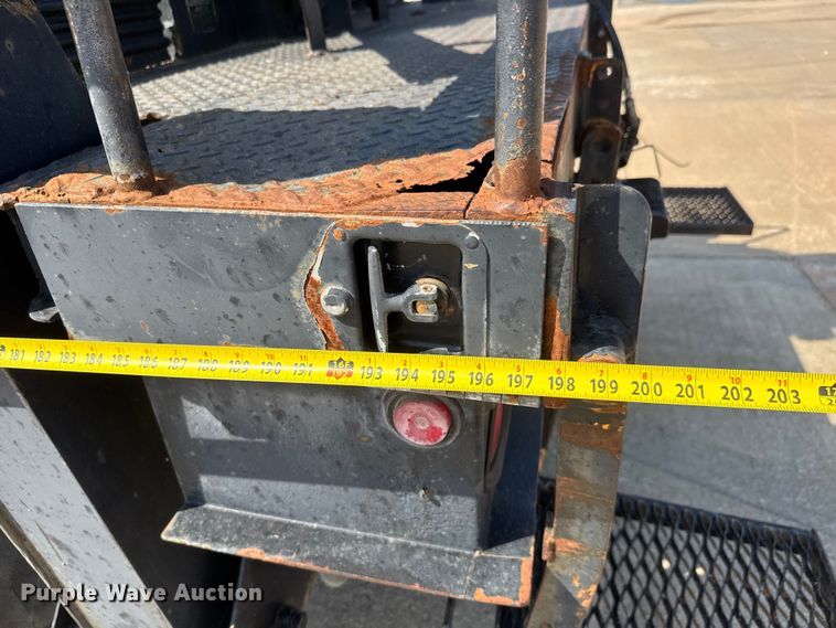 image for item EM8096 1995 International 4900 digger derrick truck