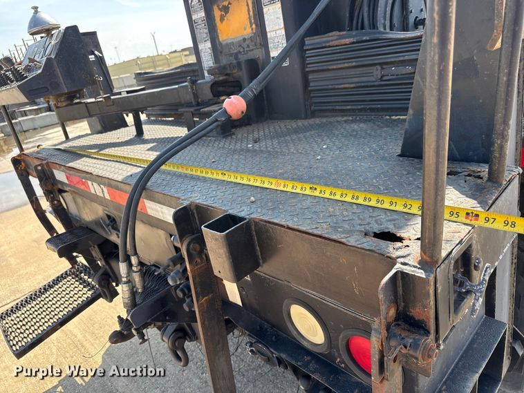 image for item EM8096 1995 International 4900 digger derrick truck